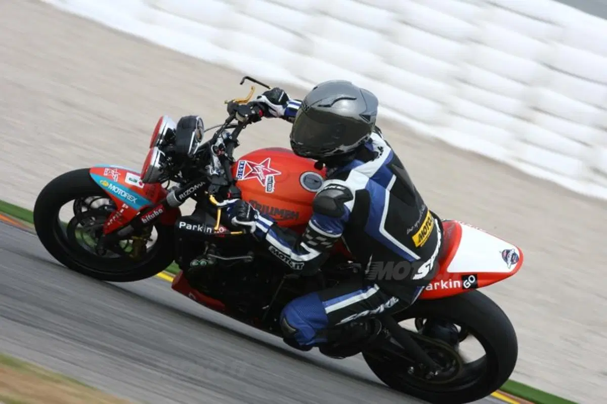 Triumph Street Triple 675 Trofeo  (15)