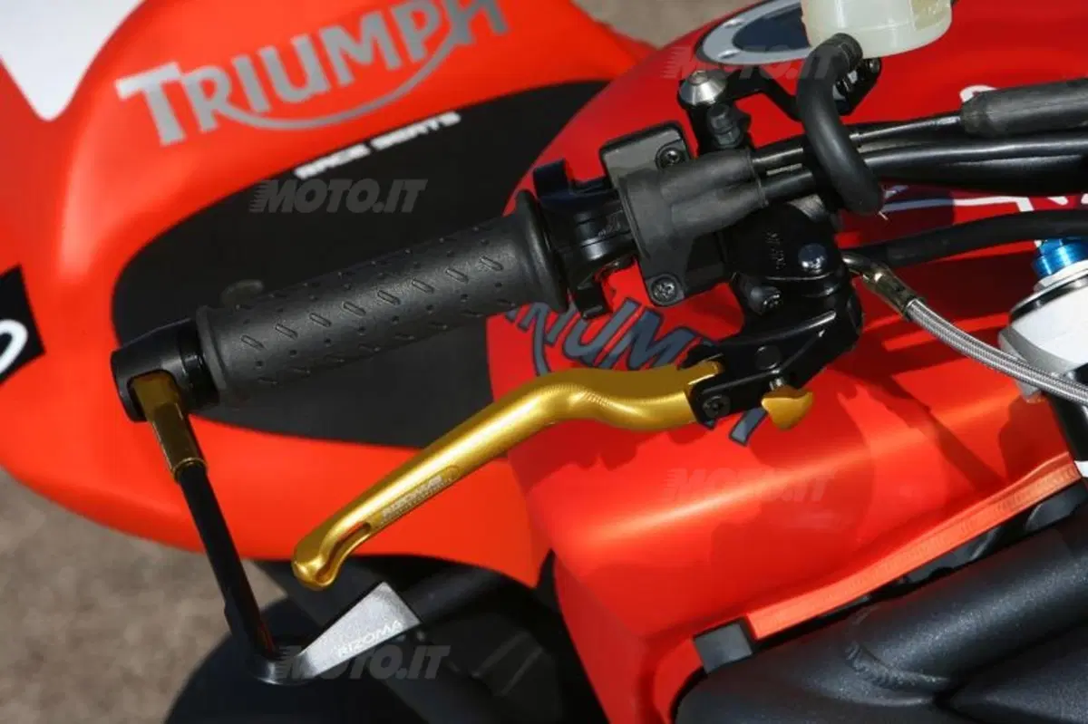 Triumph Street Triple 675 Trofeo  (18)