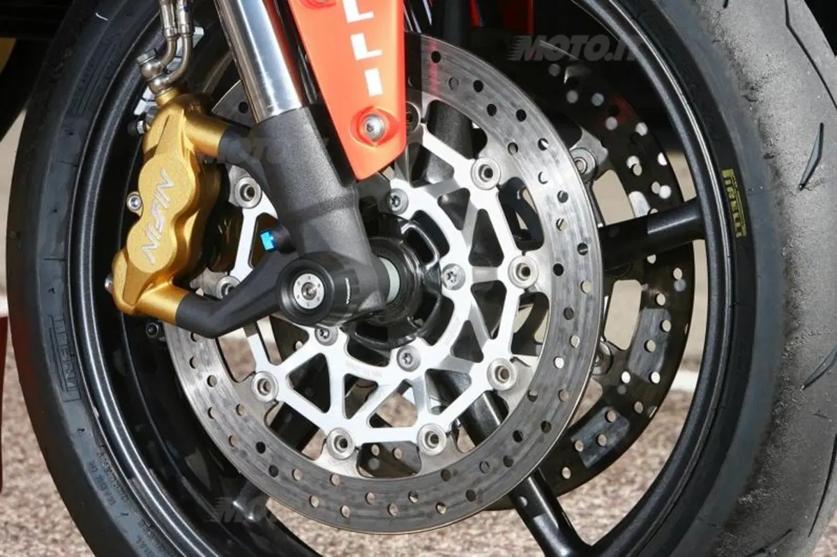Triumph Street Triple 675 Trofeo  (22)