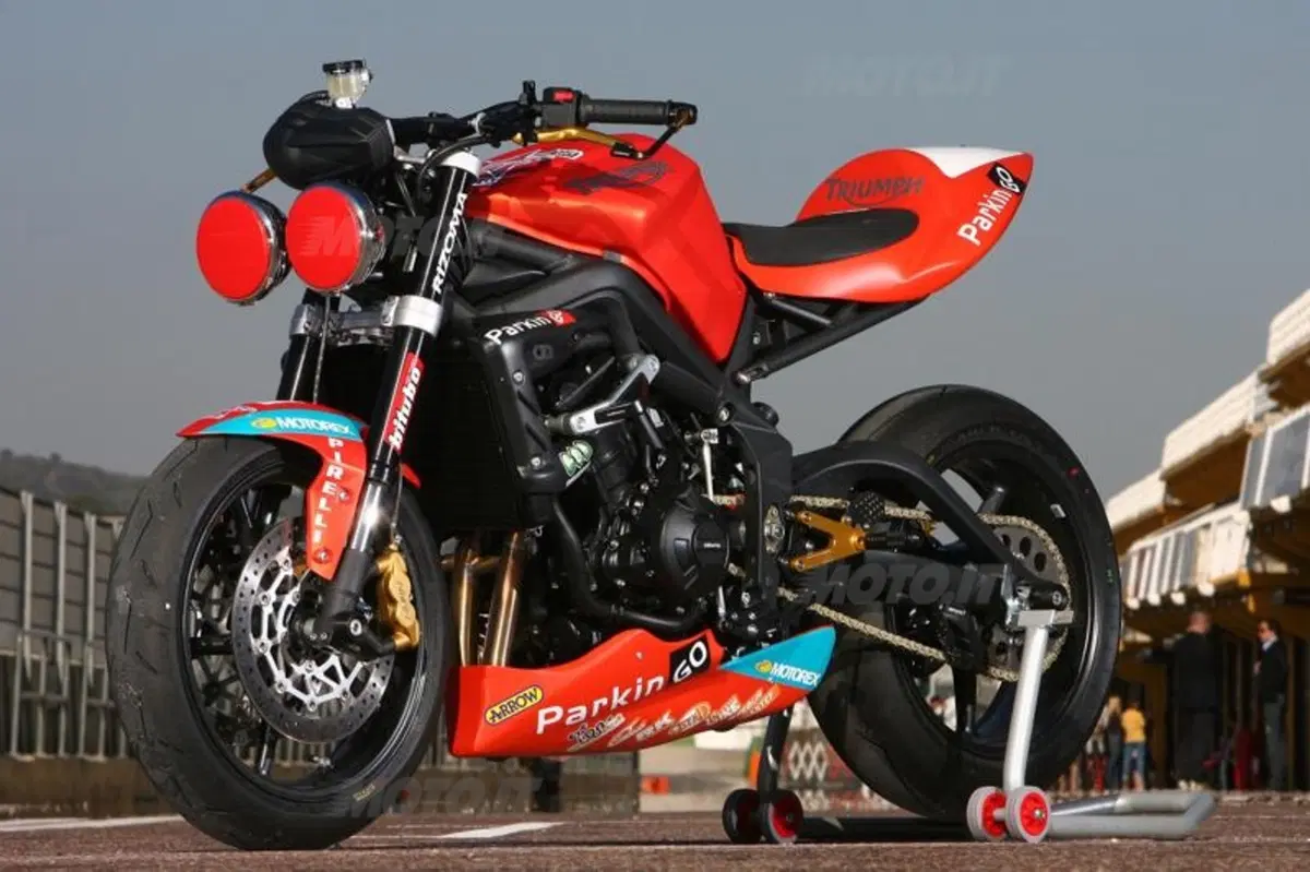 Triumph Street Triple 675 Trofeo  (27)