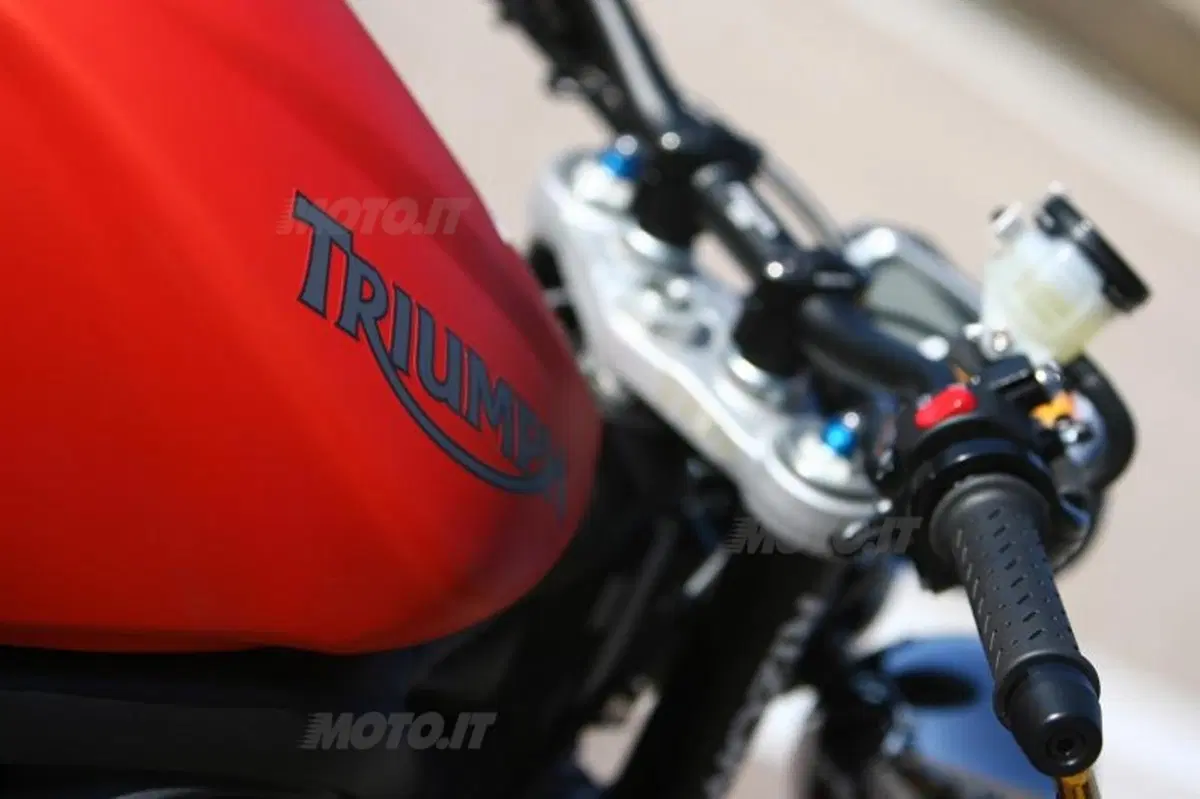 Triumph Street Triple 675 Trofeo  (30)