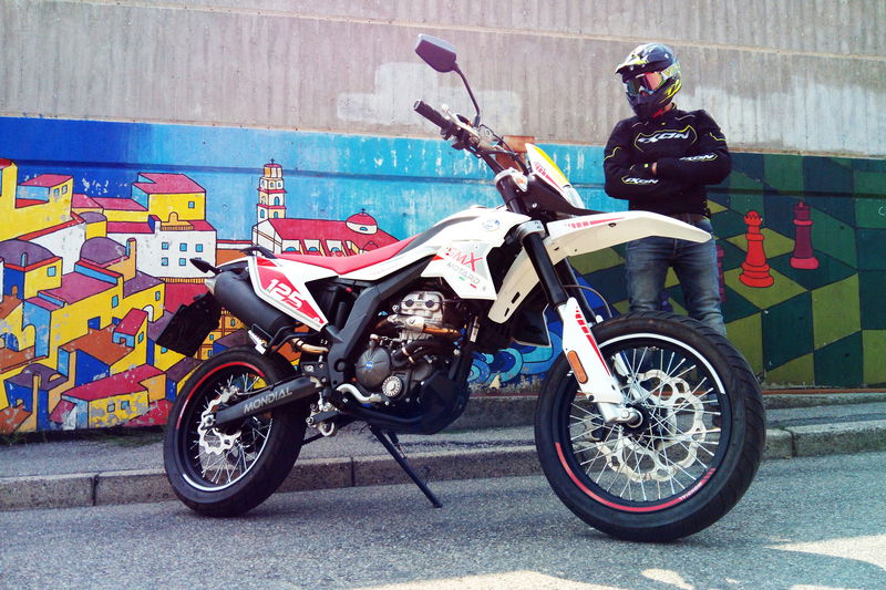 F.B Mondial SMX 125 Motard. Ragazzi che divertimento!