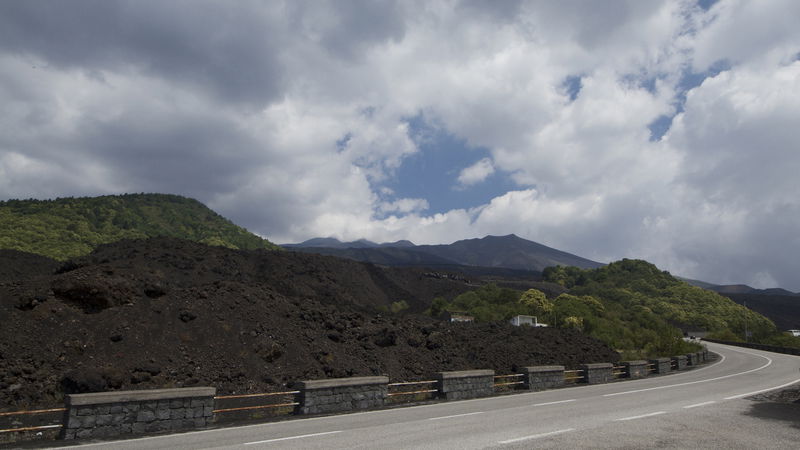 Una bella curva sulla SP 92, che sale sull&#039;Etna da Nicolosi