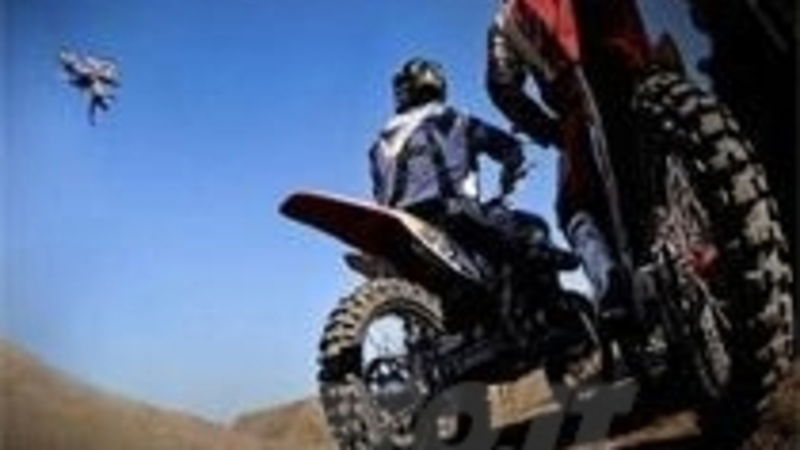 Record di altezza e lunghezza di salto in moto: il video di Robbie Maddison