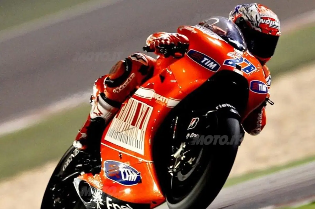 Gp del Qatar, Stoner è il pilota da battere, a lui la pole