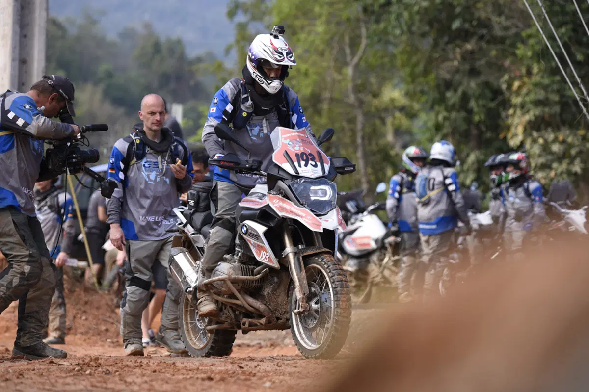 BMW GS Trophy 2016, day 1: Argentina in testa