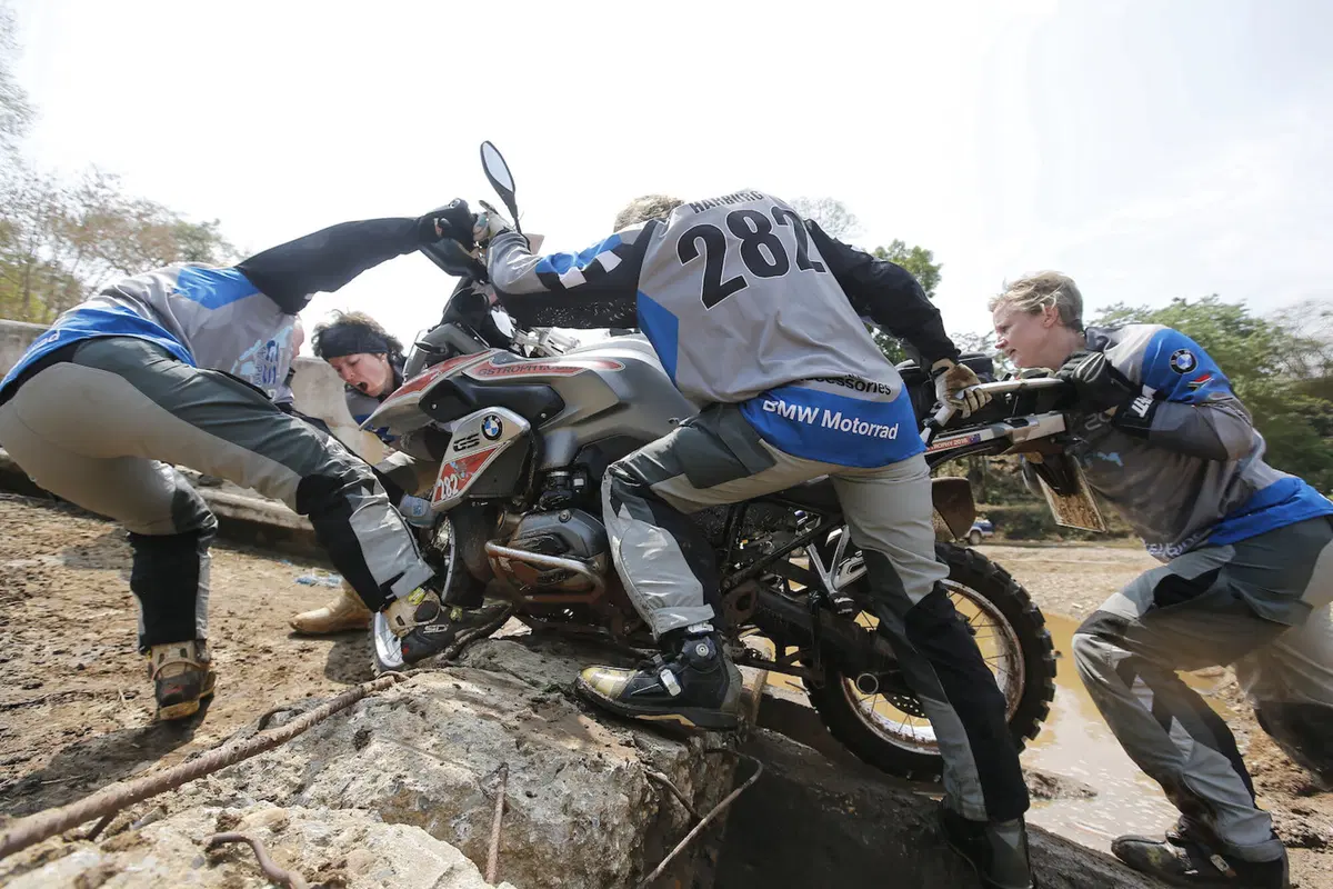 BMW GS Trophy 2016, day 1: Argentina in testa (8)