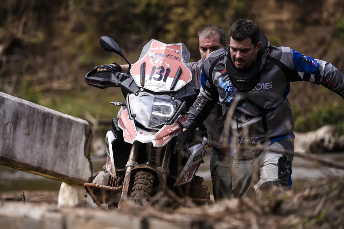 BMW GS Trophy 2016, day 1: Argentina in testa (10)