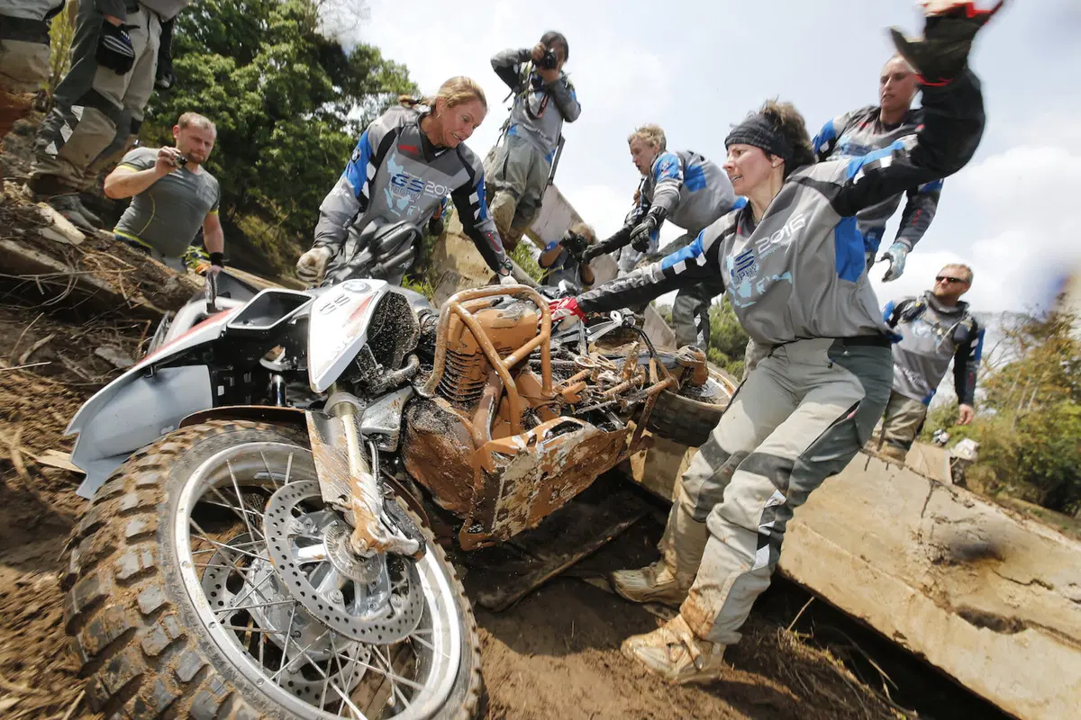 BMW GS Trophy 2016, day 1: Argentina in testa (12)