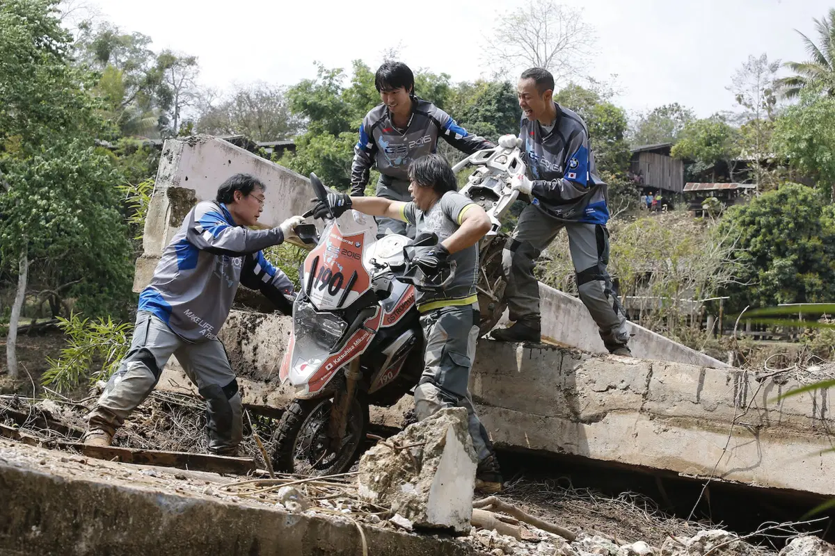 BMW GS Trophy 2016, day 1: Argentina in testa (14)