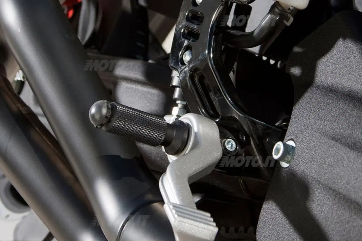 Harley-Davidson  XR1200X  (41)