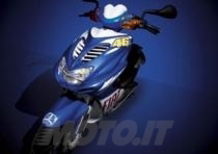 Yamaha presenta lo scooter Aerox Fiat Team Race Replica 2010