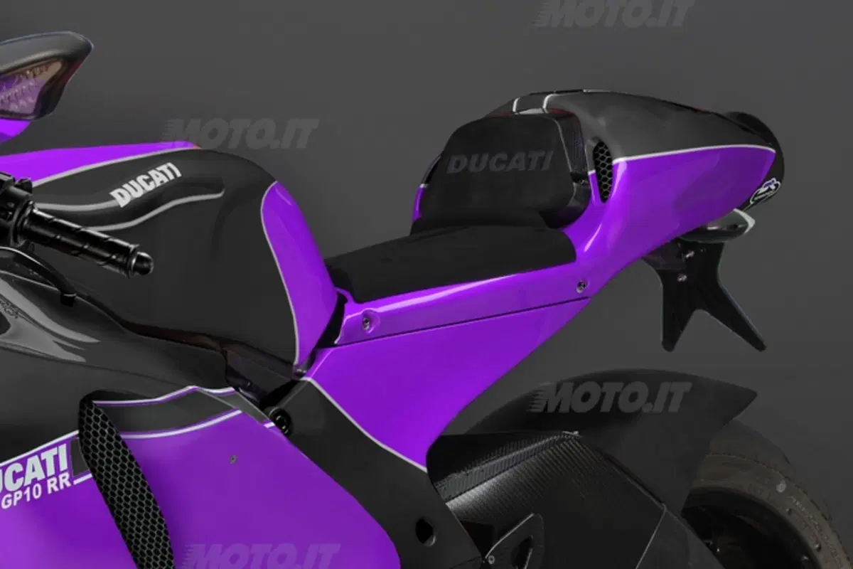 D16 GP10 RR: la Desmosedici di Stoner mette la targa! (3)