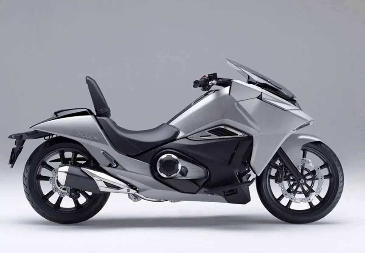 Honda NM4 Vultus DCT (4)