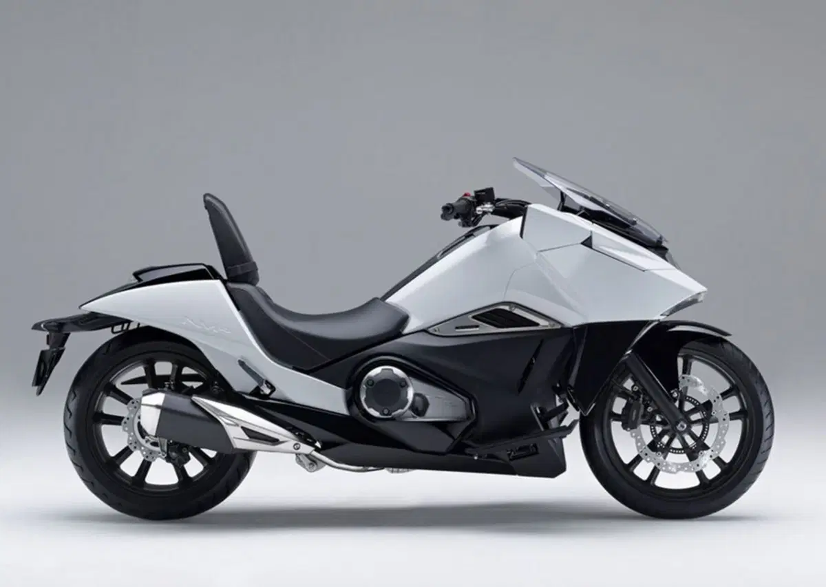 Honda NM4 Vultus DCT (3)