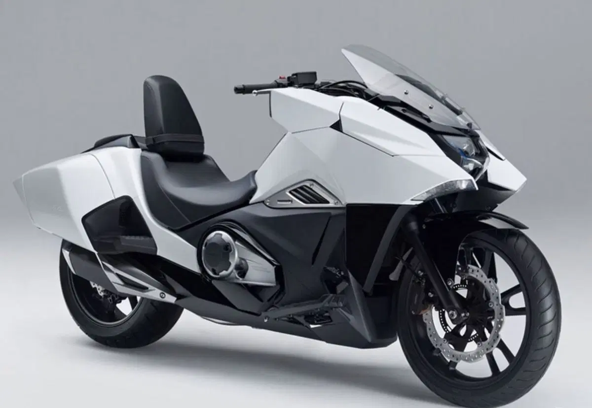 Honda NM4 Vultus DCT (2)