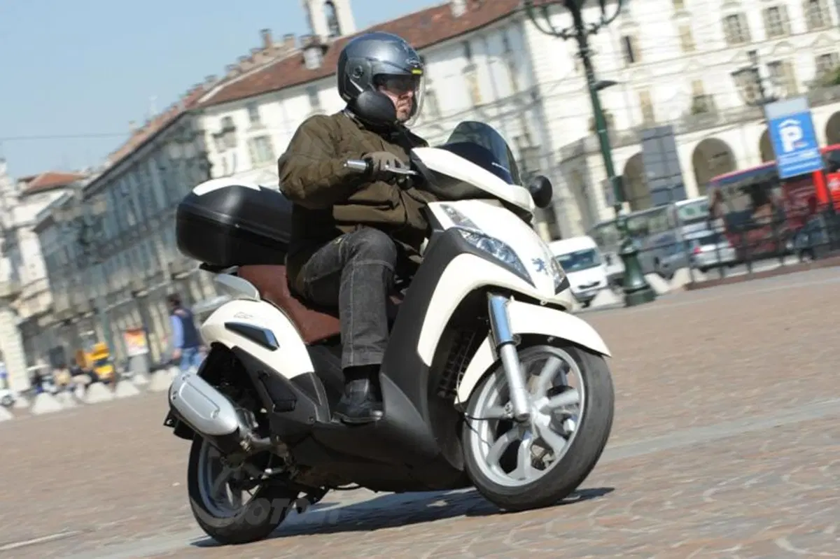 Peugeot Geopolis 300 