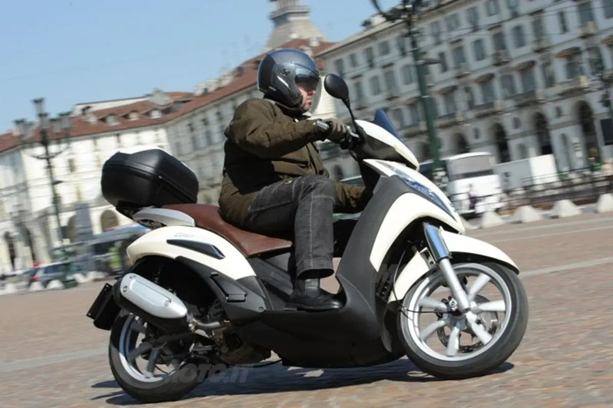 Peugeot Geopolis 300  (11)