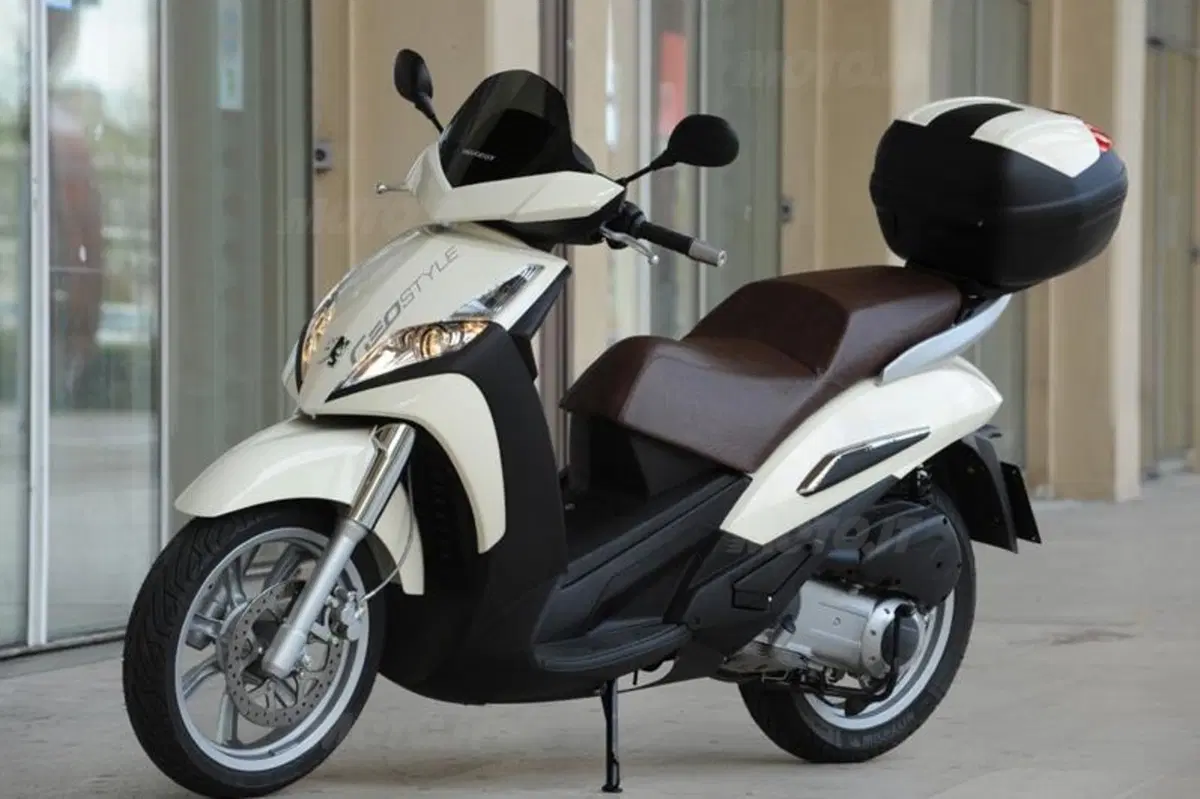 Peugeot Geopolis 300  (16)
