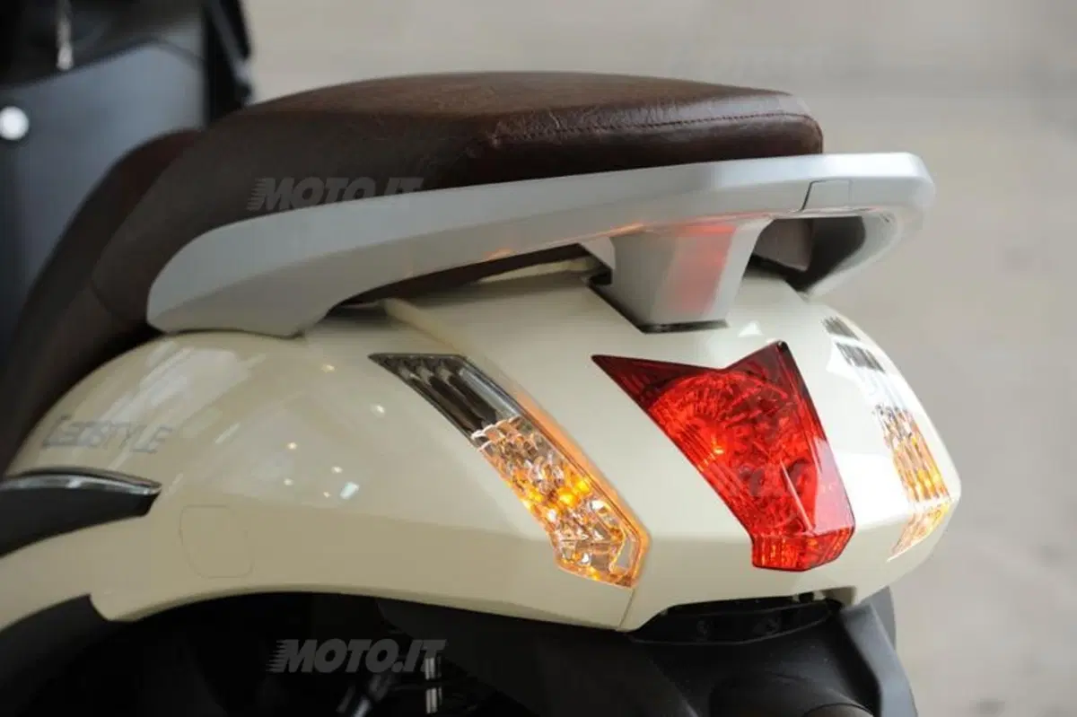 Peugeot Geopolis 300  (22)