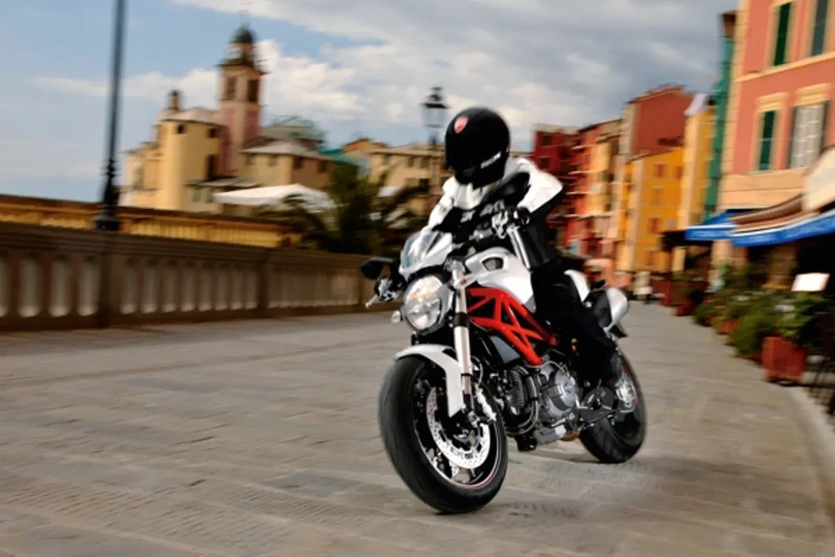 Svelata la Ducati Monster 796