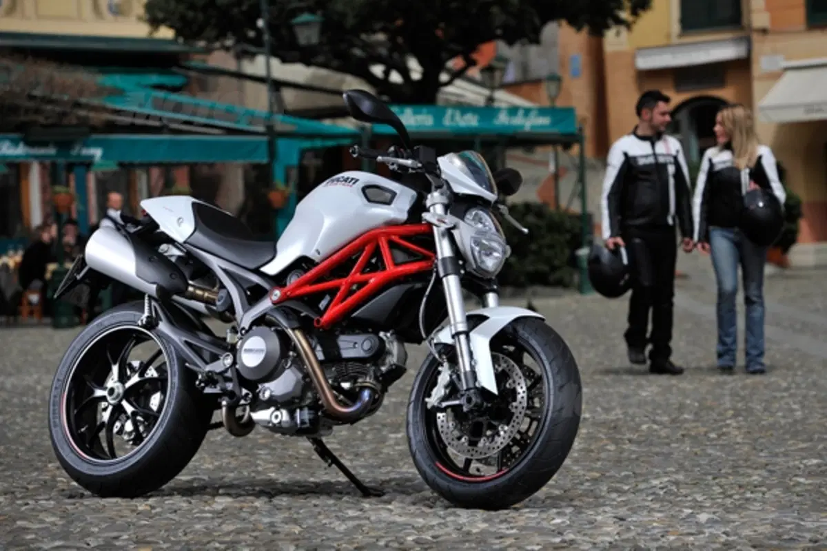 Svelata la Ducati Monster 796 (2)