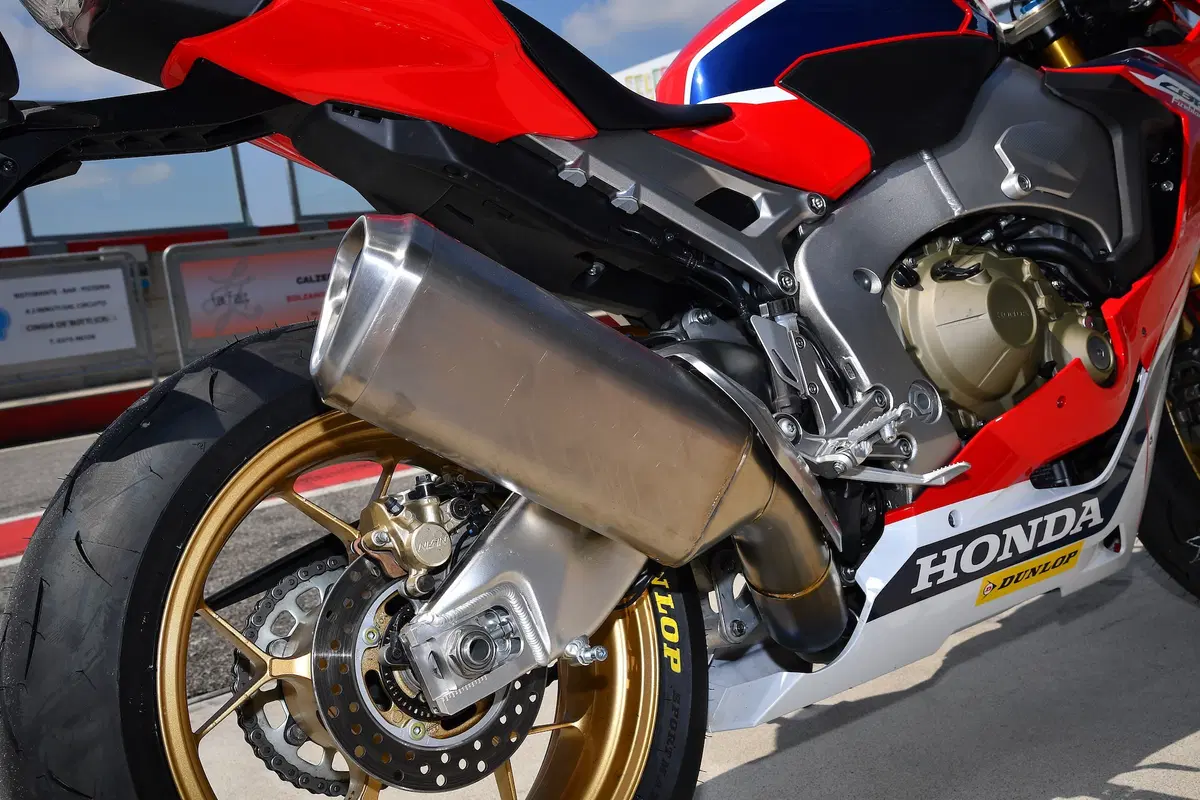Honda CBR 1000RR SP e Kawasaki ZX-10R SE. Questioni... in sospeso (8)