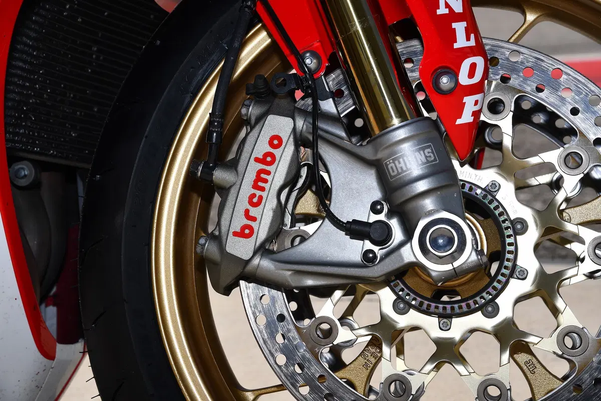 Honda CBR 1000RR SP e Kawasaki ZX-10R SE. Questioni... in sospeso (9)