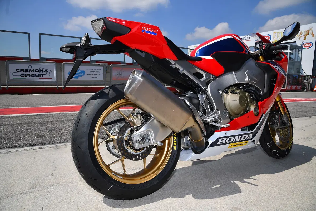 Honda CBR 1000RR SP e Kawasaki ZX-10R SE. Questioni... in sospeso (11)