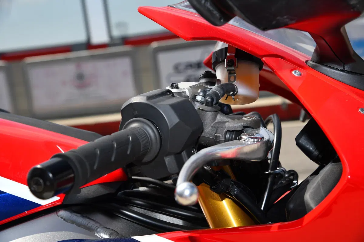 Honda CBR 1000RR SP e Kawasaki ZX-10R SE. Questioni... in sospeso (13)