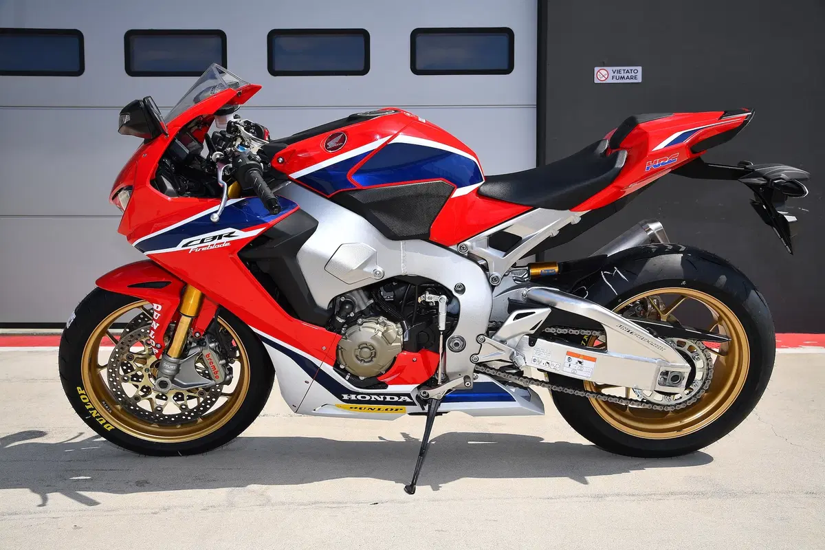 Honda CBR 1000RR SP e Kawasaki ZX-10R SE. Questioni... in sospeso