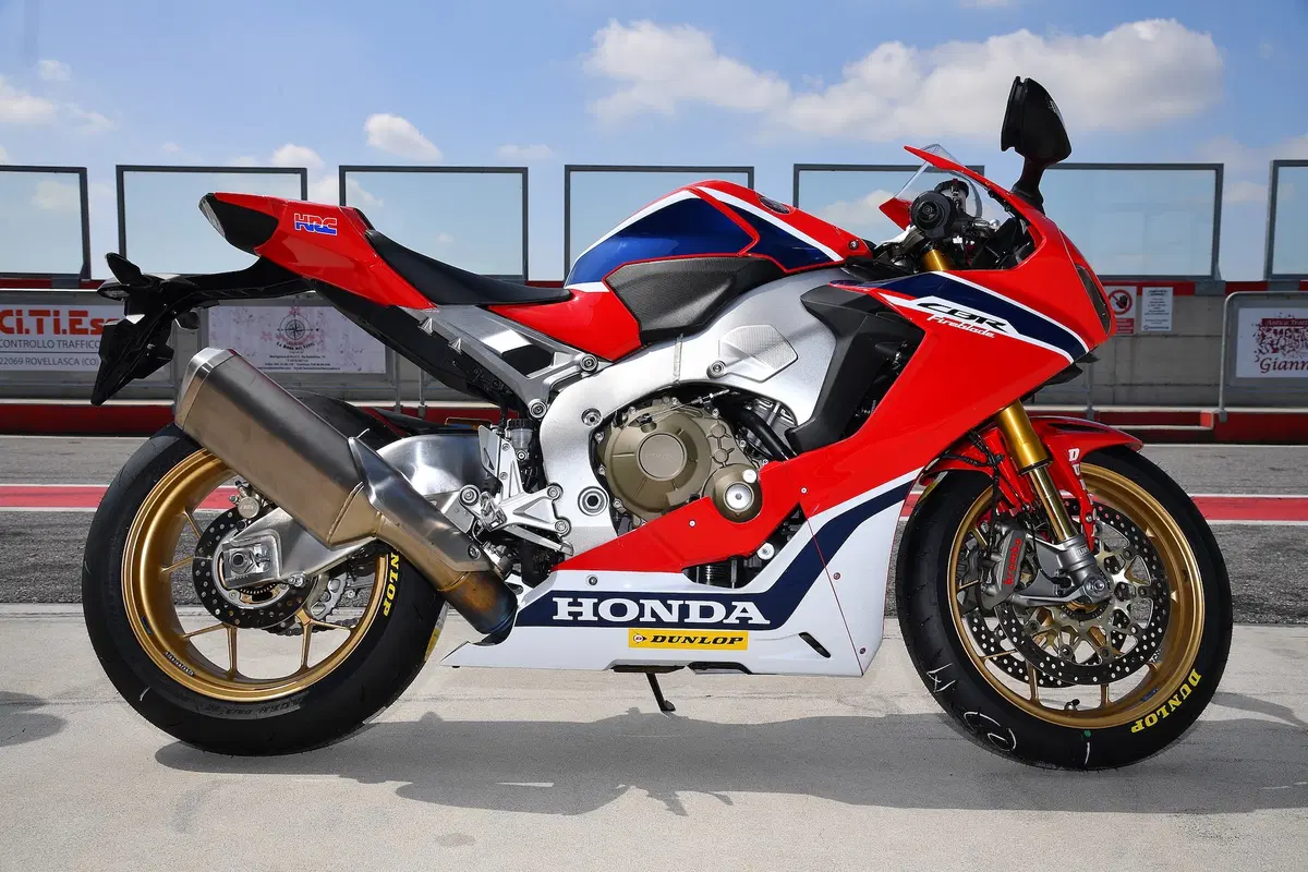 Honda CBR 1000RR SP e Kawasaki ZX-10R SE. Questioni... in sospeso (2)