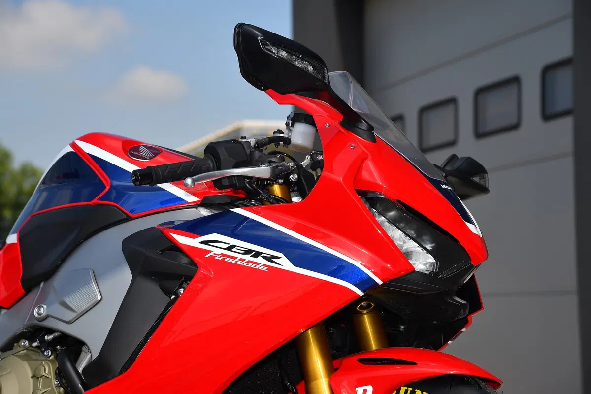 Honda CBR 1000RR SP e Kawasaki ZX-10R SE. Questioni... in sospeso (4)