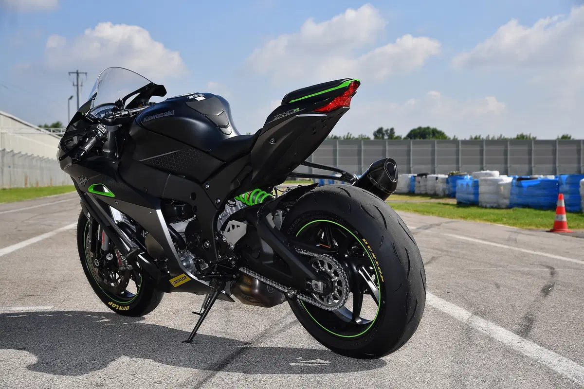 Honda CBR 1000RR SP e Kawasaki ZX-10R SE. Questioni... in sospeso (4)