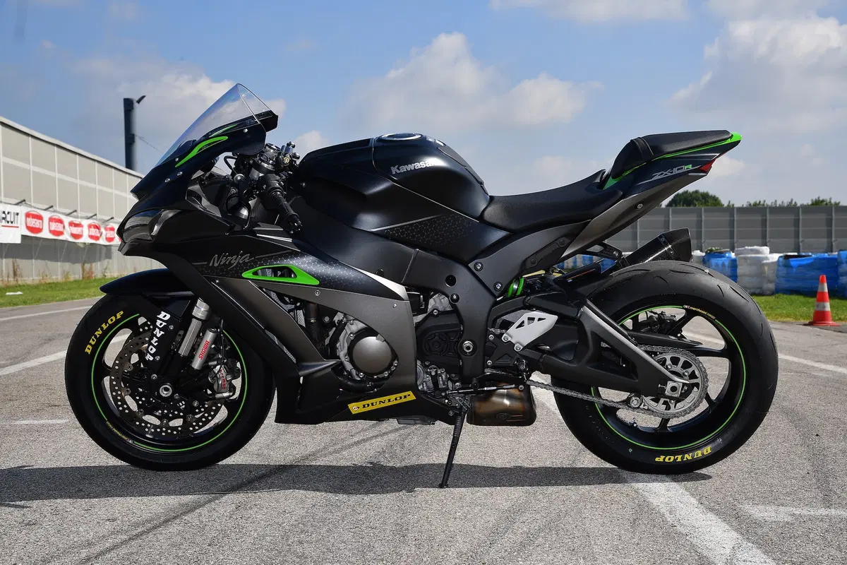 Honda CBR 1000RR SP e Kawasaki ZX-10R SE. Questioni... in sospeso