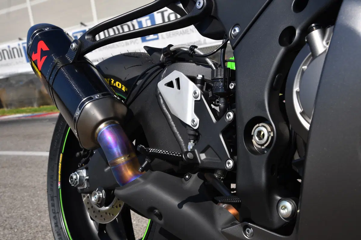Honda CBR 1000RR SP e Kawasaki ZX-10R SE. Questioni... in sospeso (10)