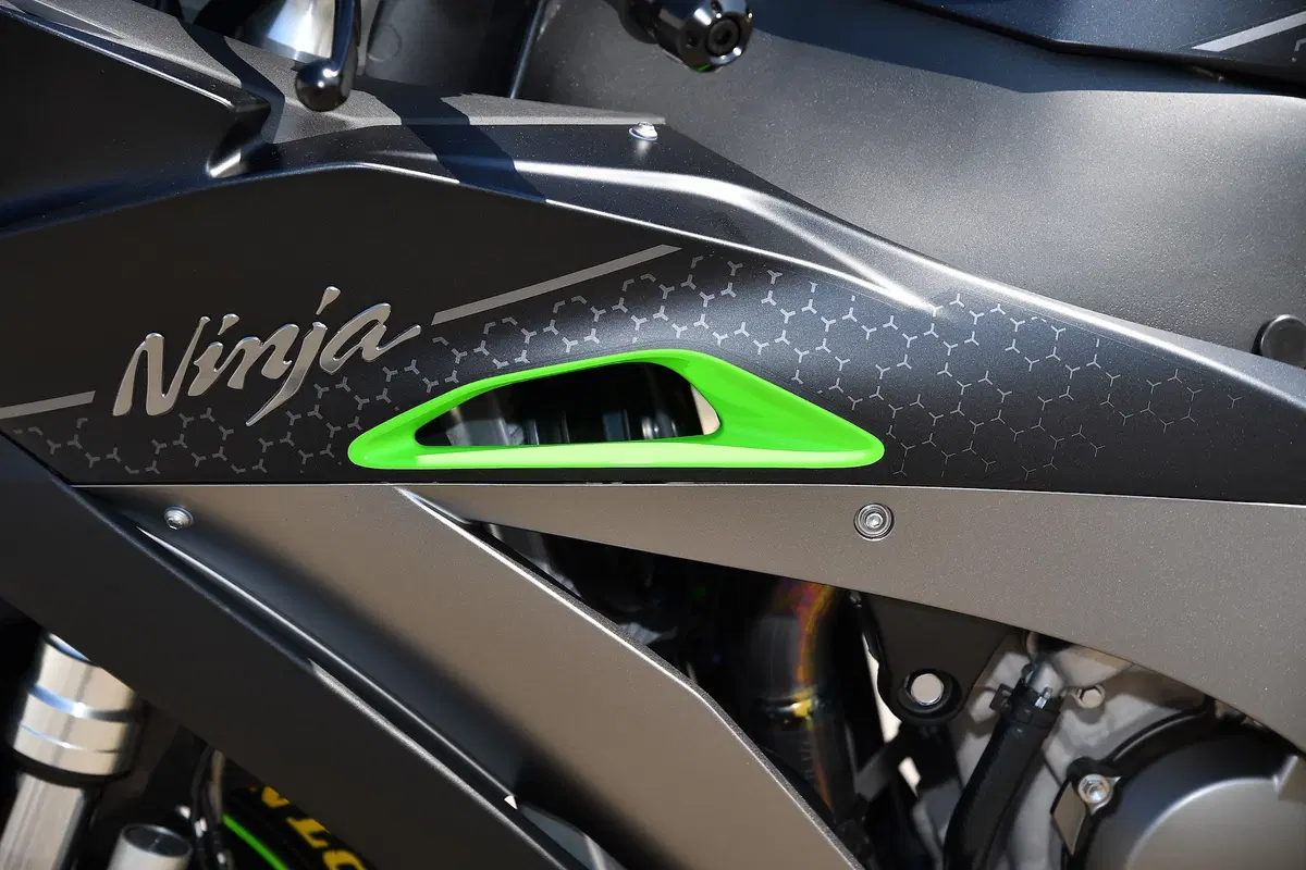 Honda CBR 1000RR SP e Kawasaki ZX-10R SE. Questioni... in sospeso (14)