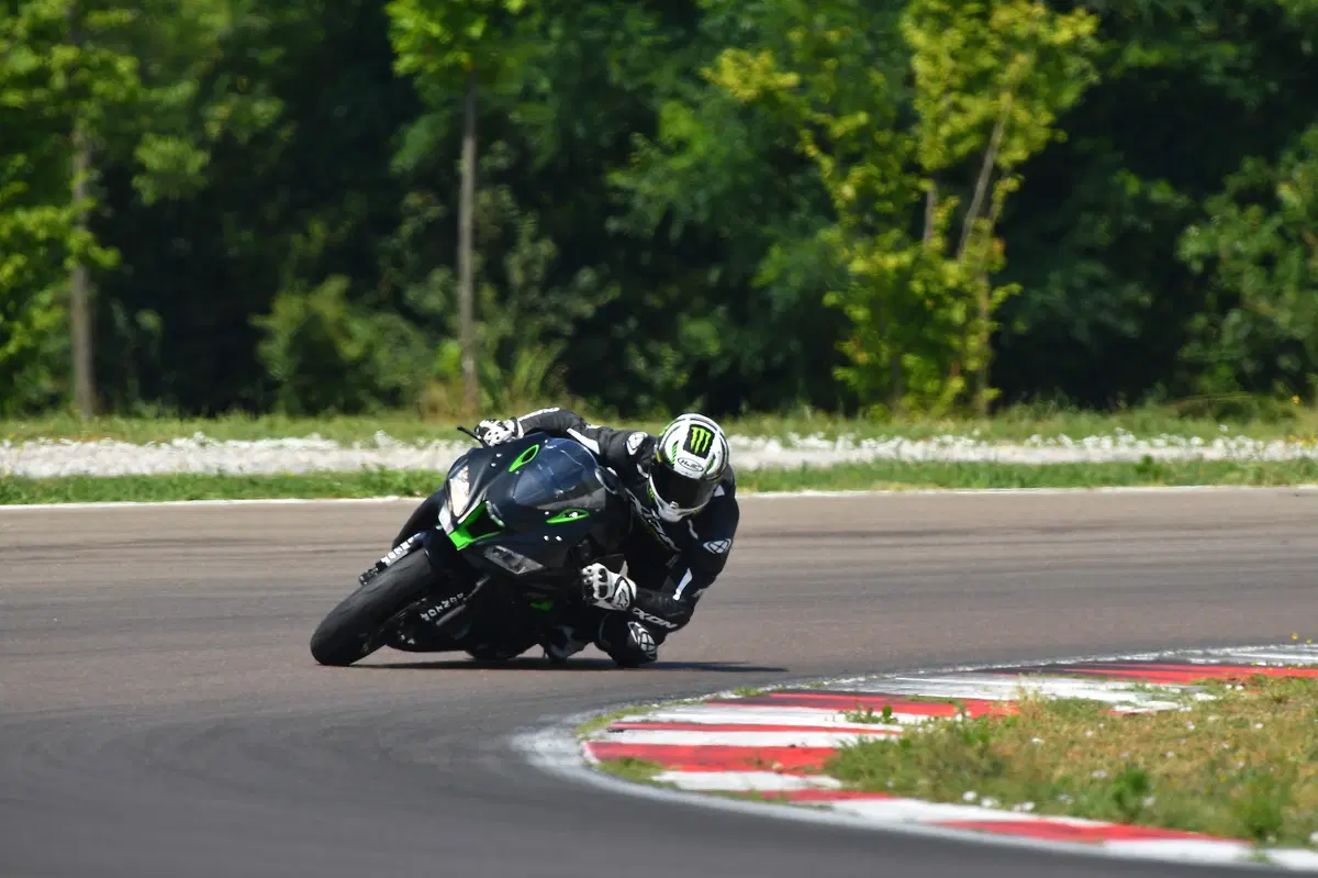 Honda CBR 1000RR SP e Kawasaki ZX-10R SE. Questioni... in sospeso