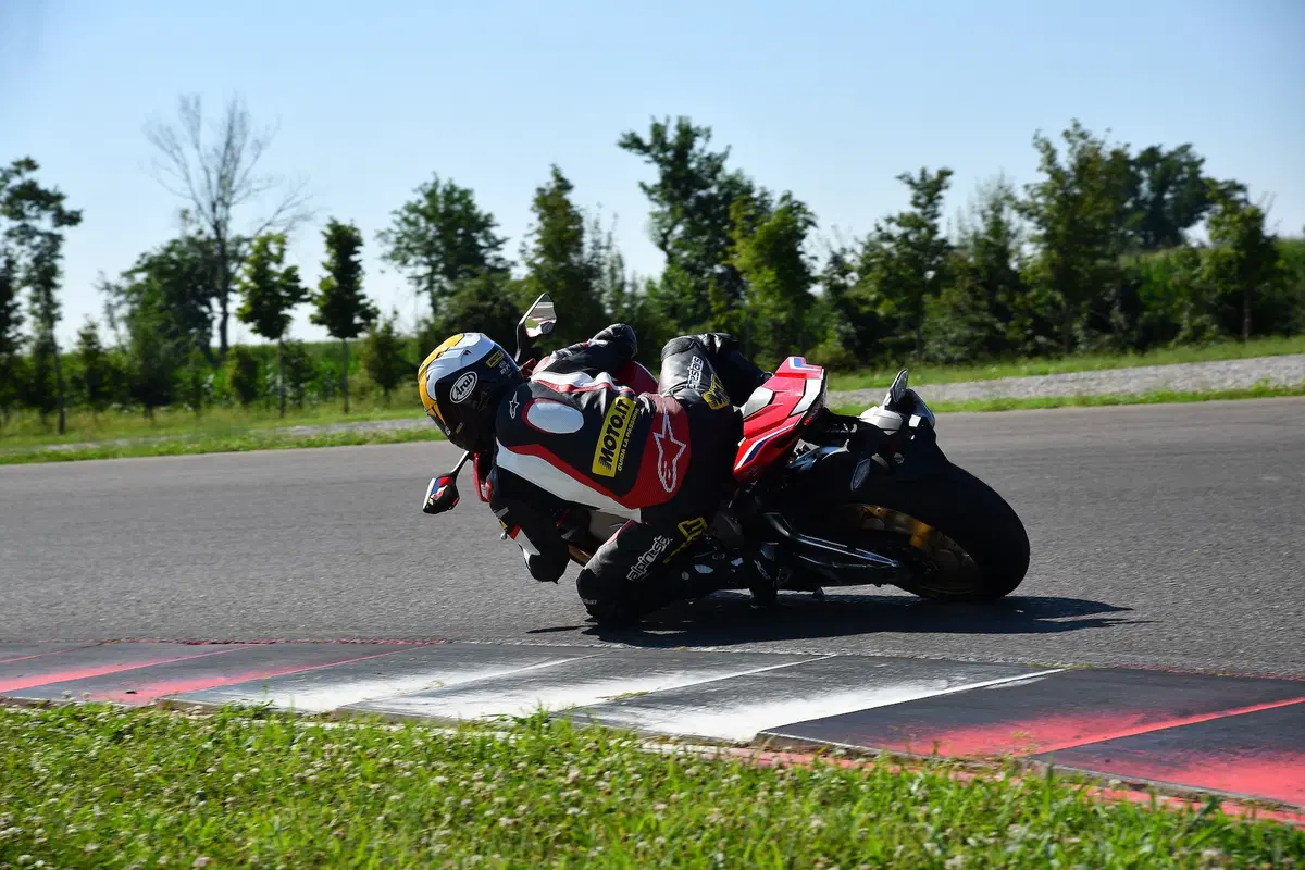 Honda CBR 1000RR SP e Kawasaki ZX-10R SE. Questioni... in sospeso (7)