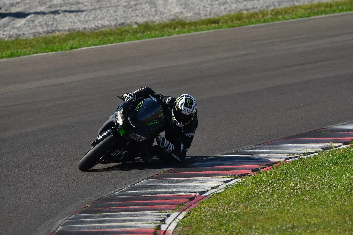 Honda CBR 1000RR SP e Kawasaki ZX-10R SE. Questioni... in sospeso (9)