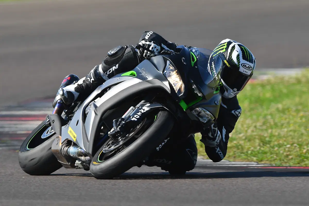 Honda CBR 1000RR SP e Kawasaki ZX-10R SE. Questioni... in sospeso (13)