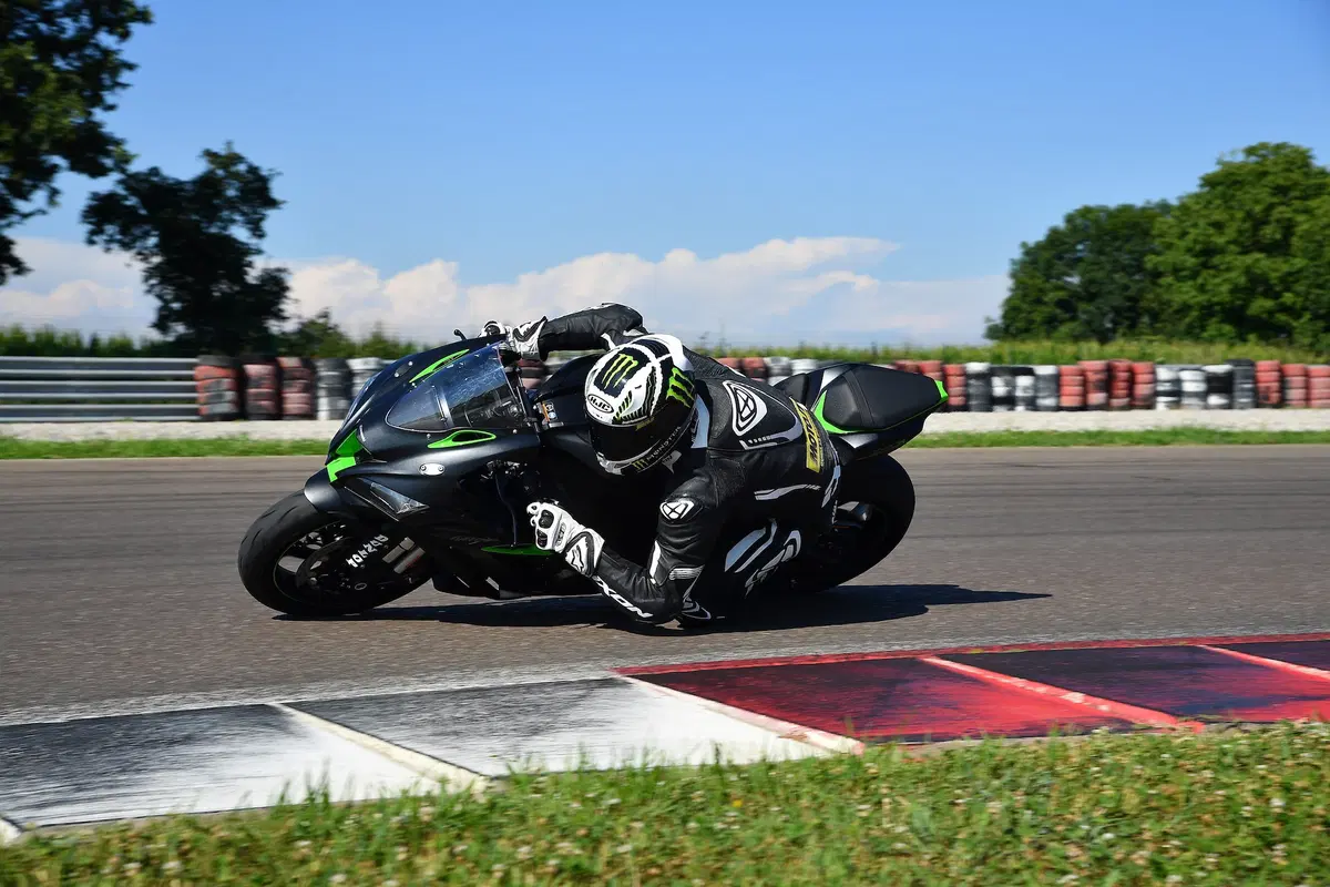Honda CBR 1000RR SP e Kawasaki ZX-10R SE. Questioni... in sospeso (14)