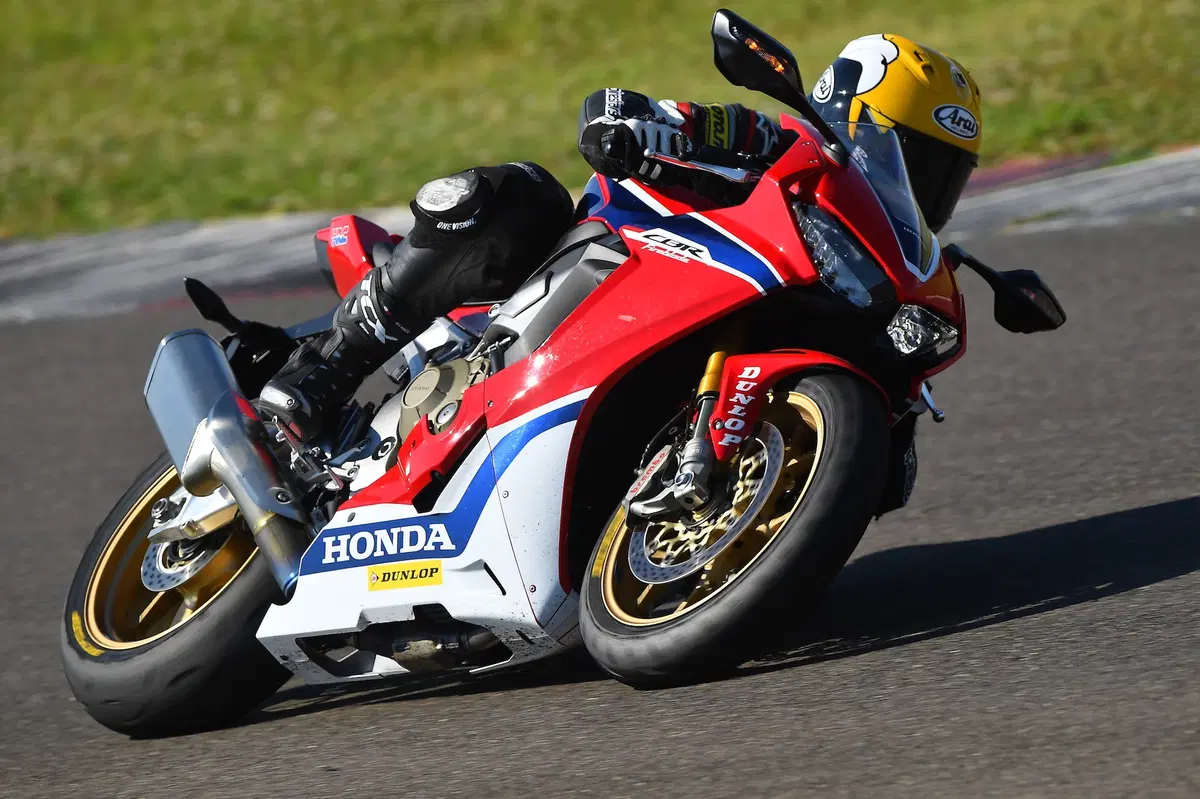 Honda CBR 1000RR SP e Kawasaki ZX-10R SE. Questioni... in sospeso (15)
