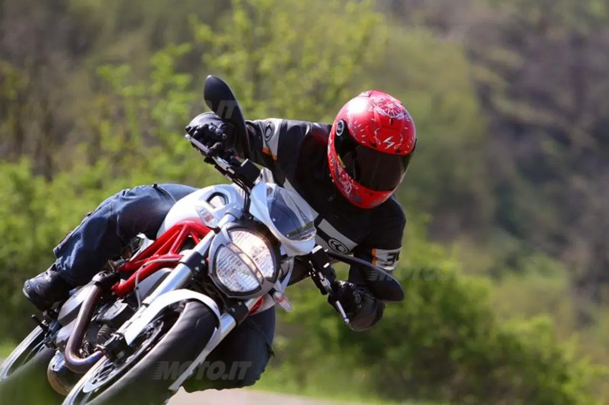 Ducati Monster 796  (2)