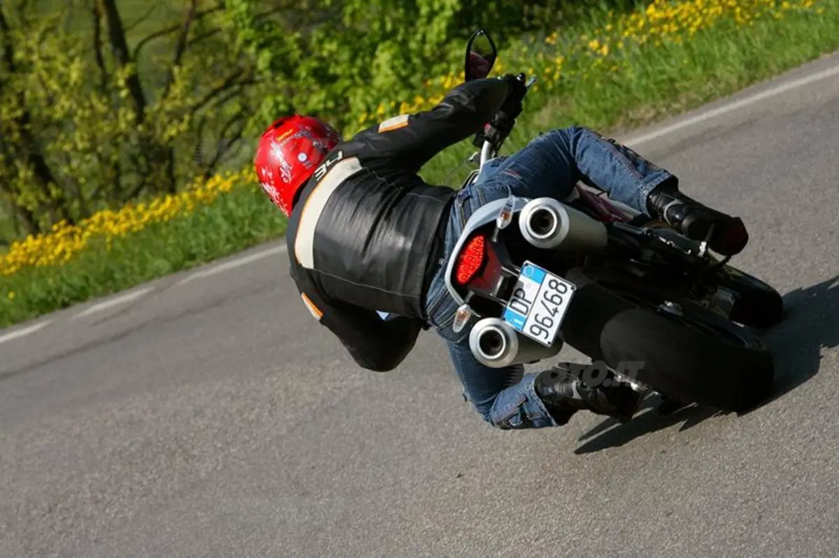 Ducati Monster 796  (3)