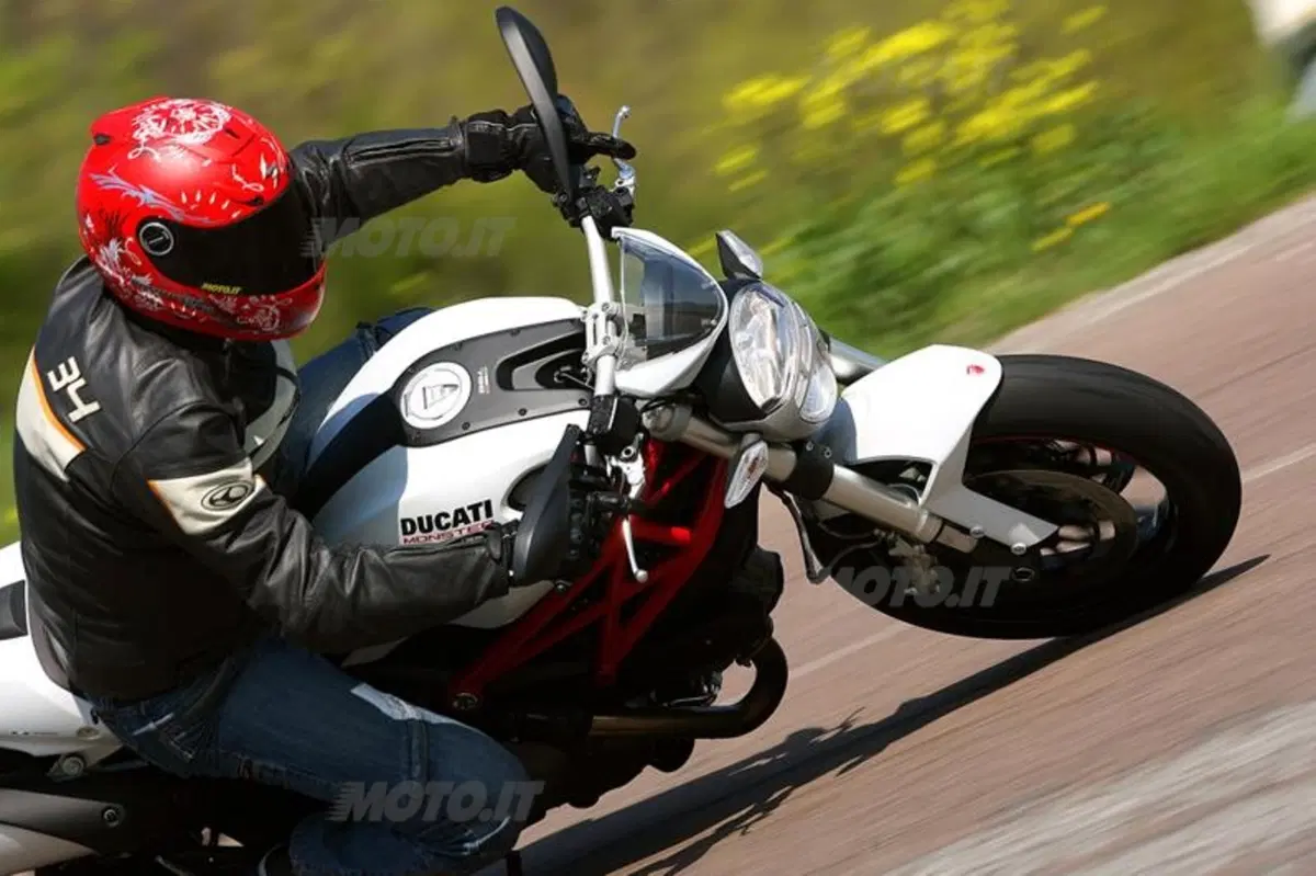 Ducati Monster 796  (5)