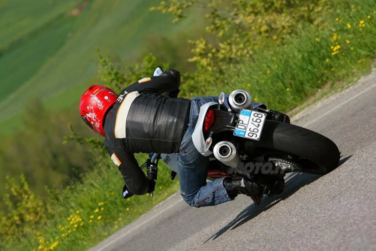 Ducati Monster 796  (7)