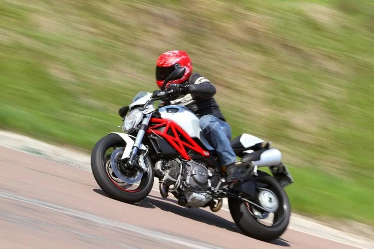 Ducati Monster 796  (10)
