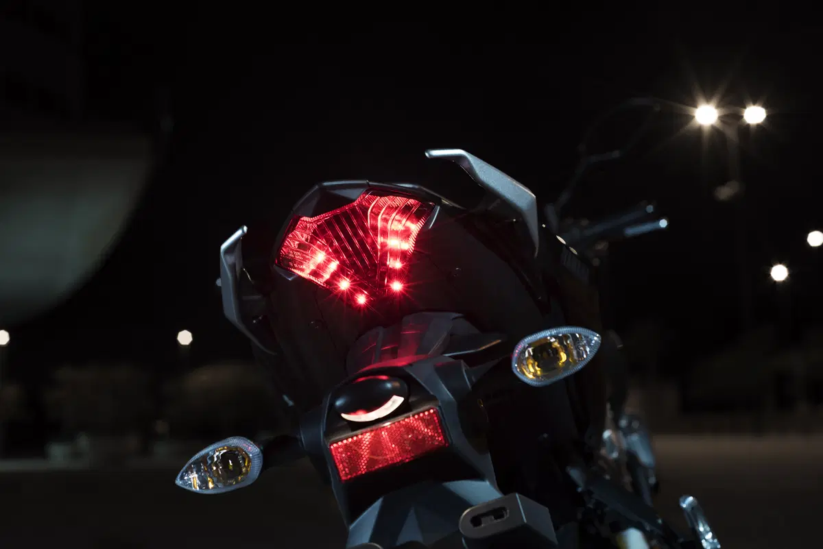 Yamaha MT-03 2016 (14)