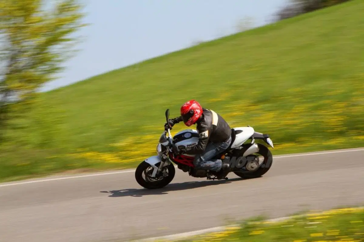 Ducati Monster 796  (12)